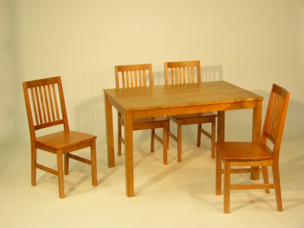 Kontio kiinteäkantinen pöytä 120x82 ja Koitere tuolit